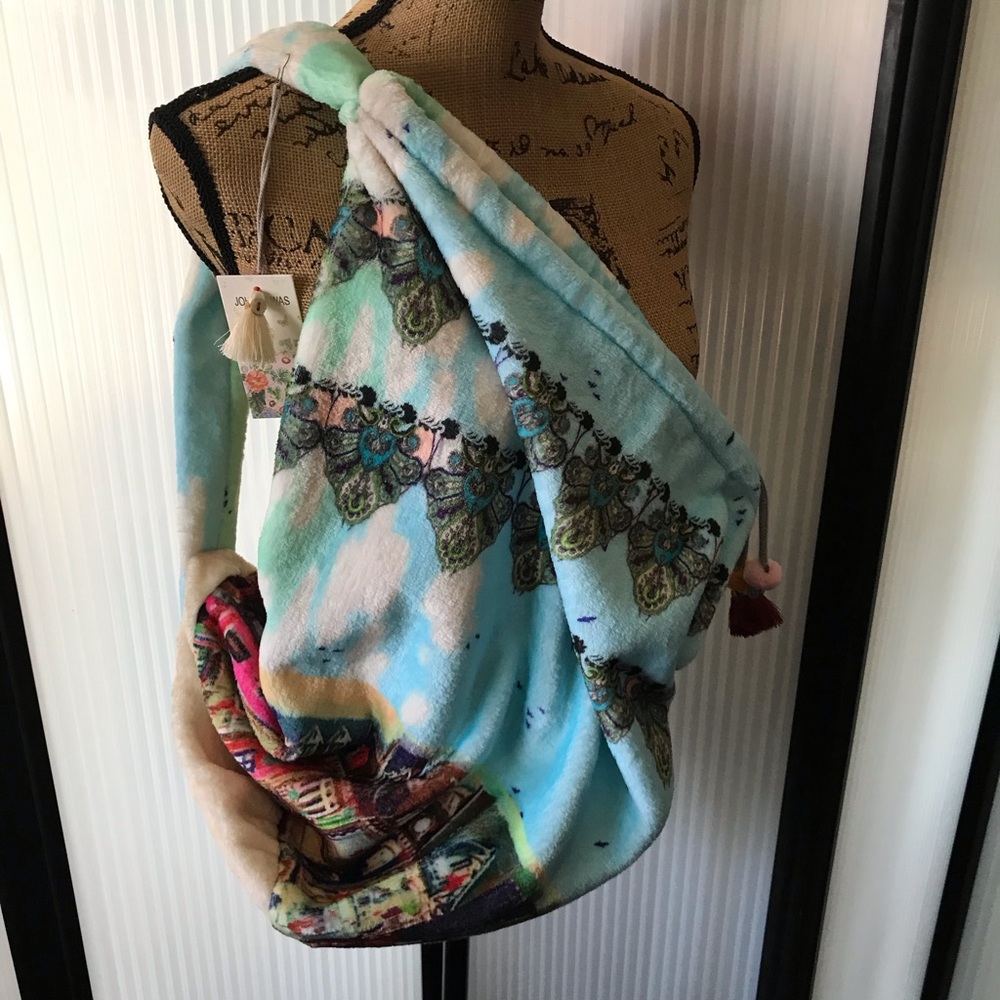 Johnny Was plush drawstring sling bag/beach bag/overnight bag. 20”x 15”. NEW